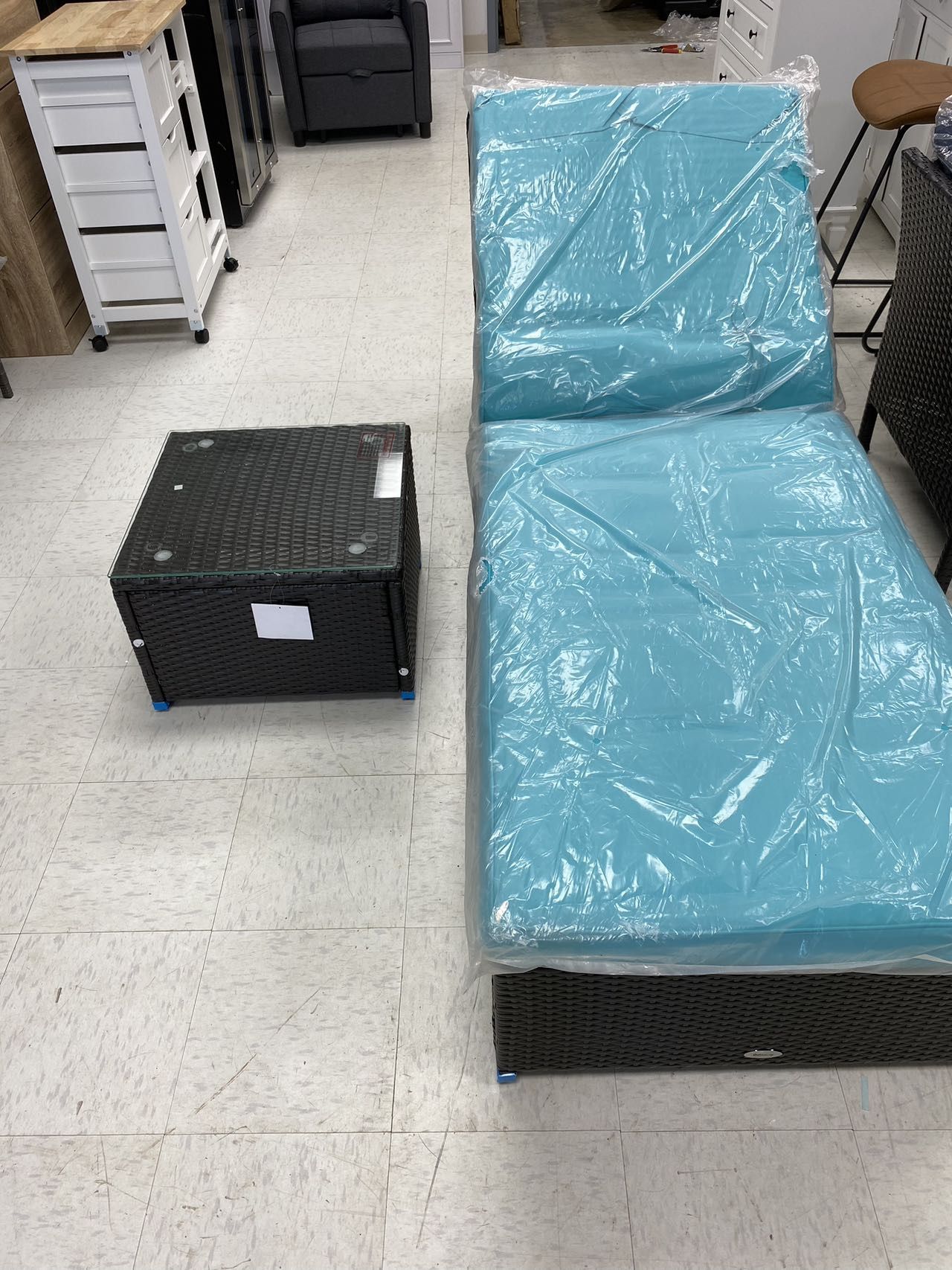 Outsunny 2pc Rattan Lounge Chair Set with Side Table Outdoor Patio Synthetic Rattan Wicker Sun Bed Set with Cushion