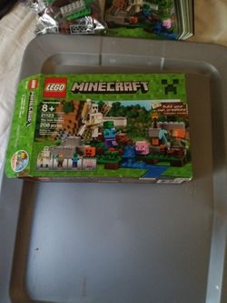 Lego Minecraft #21123. Used, Includes Instruction Manual And Box 