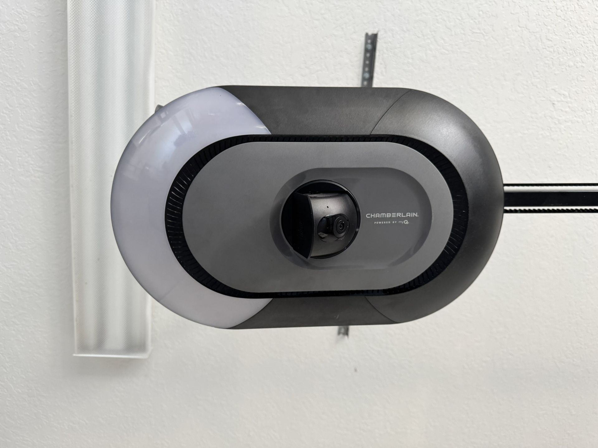 Chamberlin 3/4 HP LED Quiet Belt Drive Garage Opener