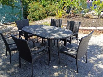Outdoor patio table and 6 chairs