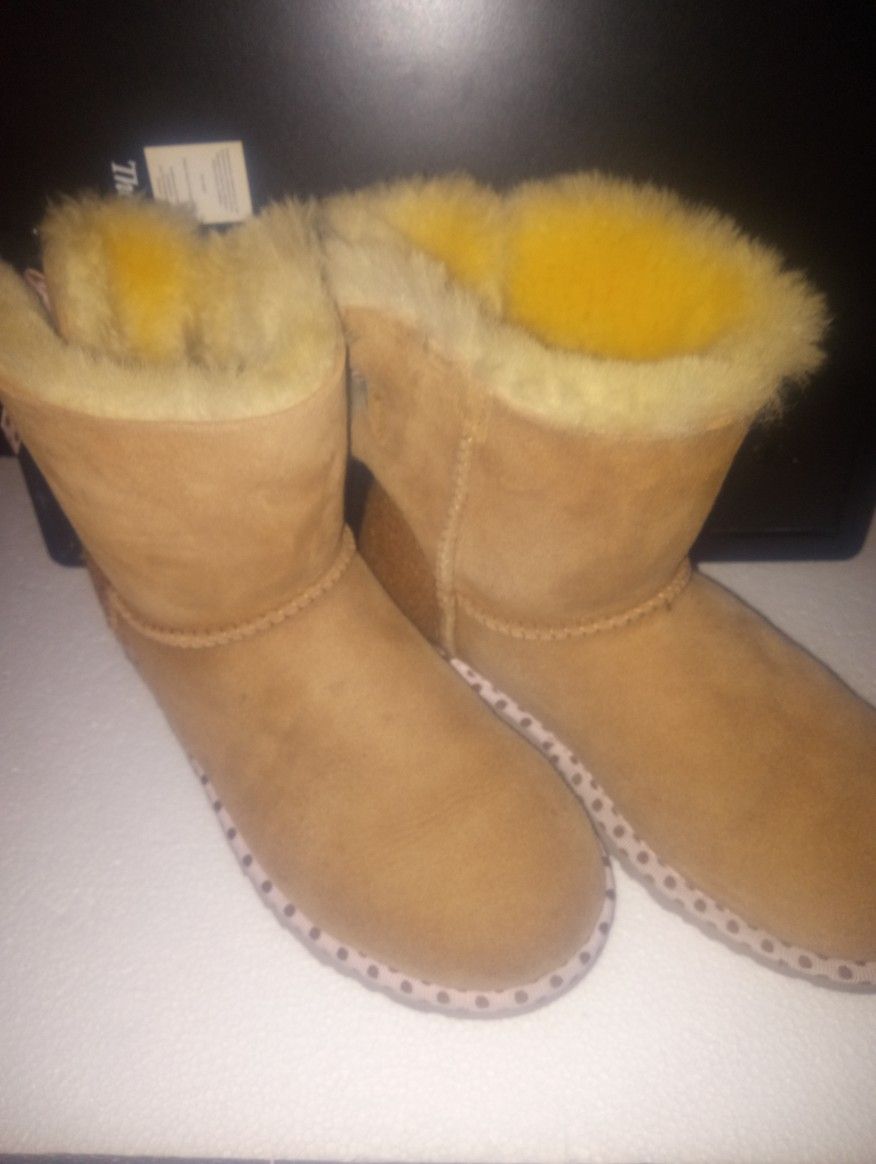 UGG Size 6 Women's $30.