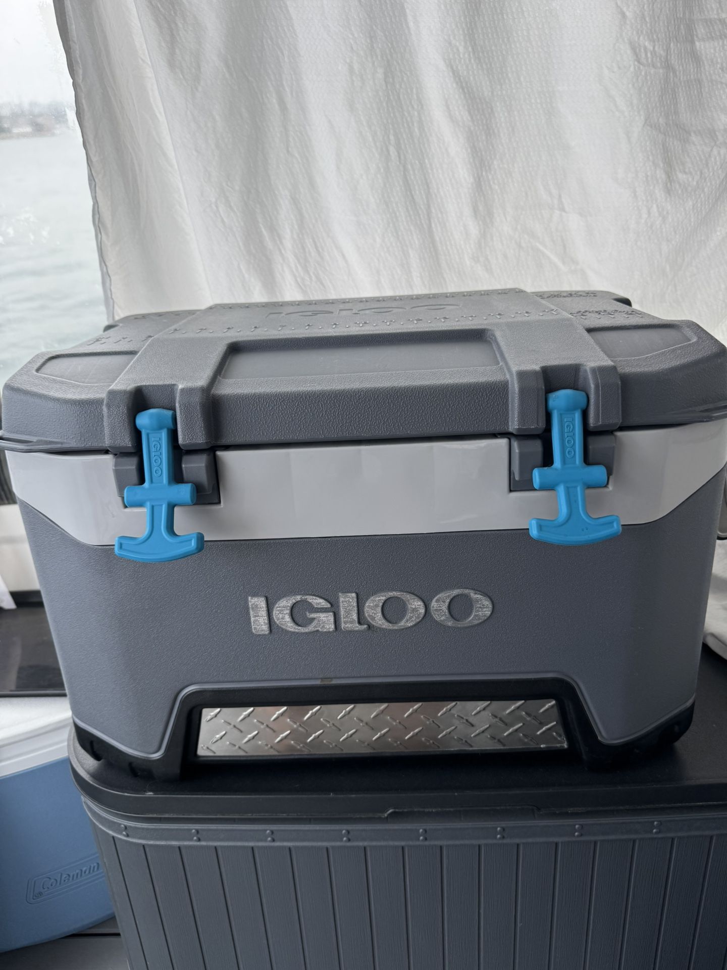 Igloo Bmx Cooler, 52 Qt, Carbonite/Gray