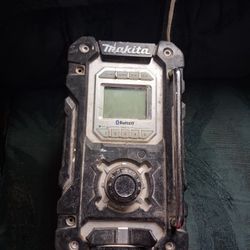 Makita Radio And Battery Charger 