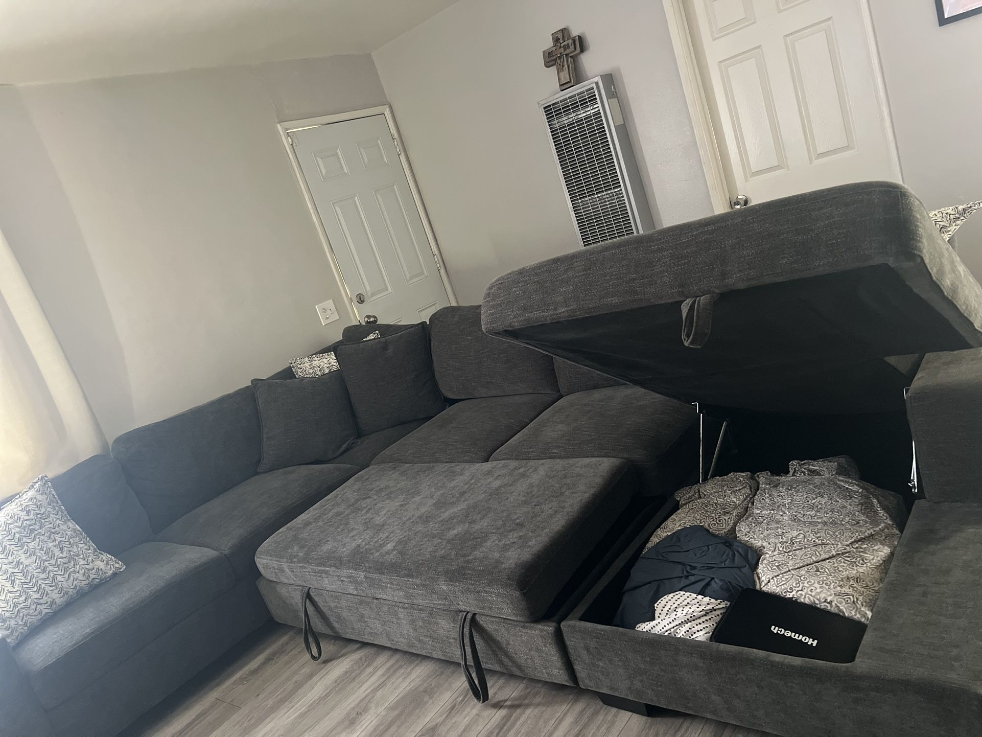 Sectional Couch/Sleeper/Storage