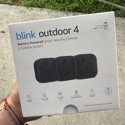 Brand new Blink Outdoor 4 - Battery-Powered Smart Security 3-Camera System