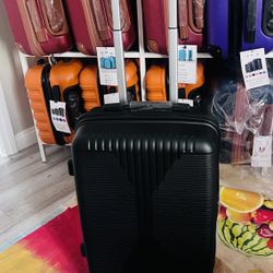 NEW 20” Carry-On Luggage – $30 FIRM | Trusted Seller ⭐ 1,000+ Positive Reviews  📍 South Durango & 215 — near IKEA 🧳 20” carry-on • Hardshell • Spinn