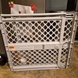 Baby pet gate brand new with tag