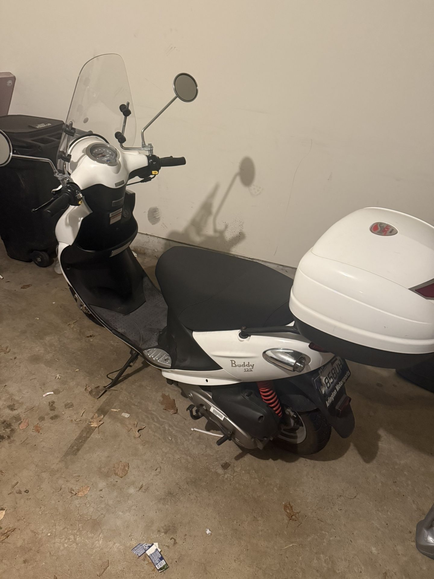 Genuine Buddy 125 CC Moped