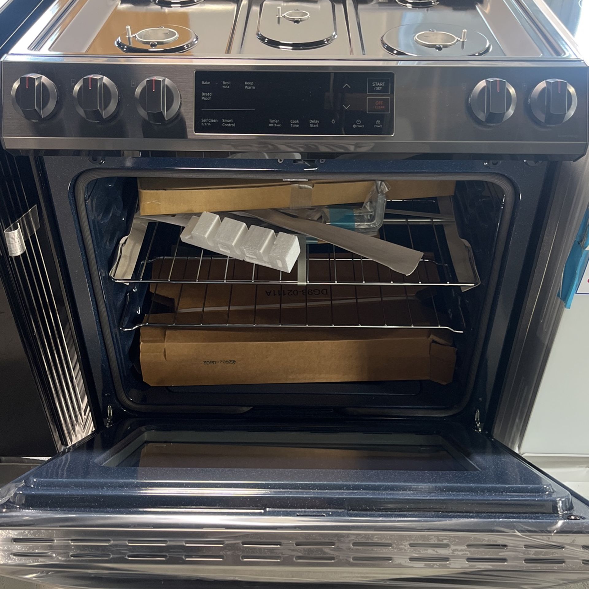 Samsung Slide In Gas Stove 5 Burners for Sale in Baltimore, MD OfferUp