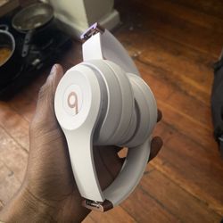 Rose Gold Beats Solo 4’s