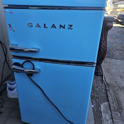 Galanz Mini Retro Refrigerator