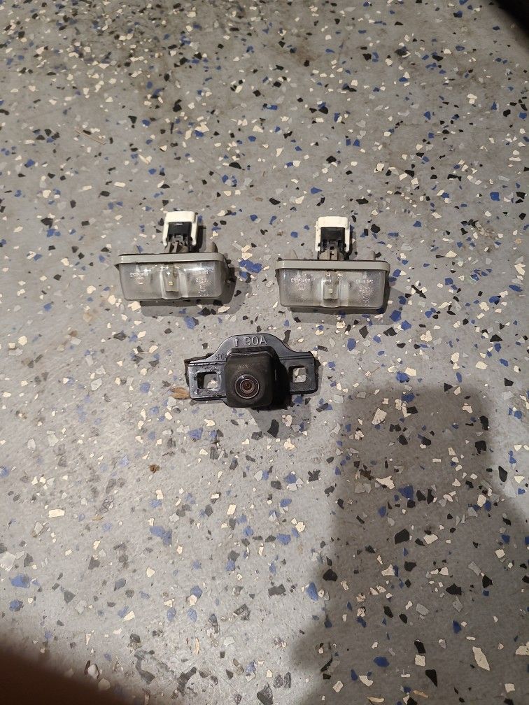 2016-2019 TOYOTA PRIUS REAR BACKUP CAMERA DECKLID OEM 