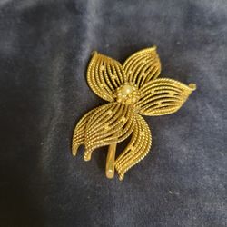 Gold And Faux Pearl Brooch/pin