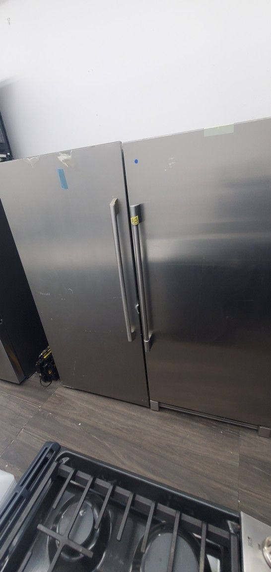 Electrolux Fridge And Freezer New Open Box Warranty Scratch And Dent Small Damage Real Back Corner Warranty..both Item $3800