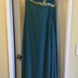 BEAUTIFUL  DRESS SIZE 6 SEE PICTURES   FOR DETAILS 