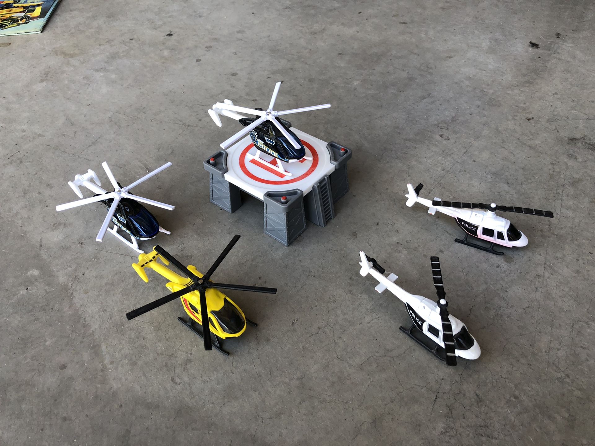 Toy airplanes and helicopters Matchbox and Maisto police helicopter lot