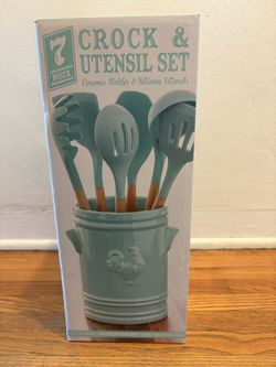 Sam’s West 7 Pc Crock and Utensils Set