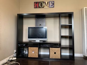 Entertainment center