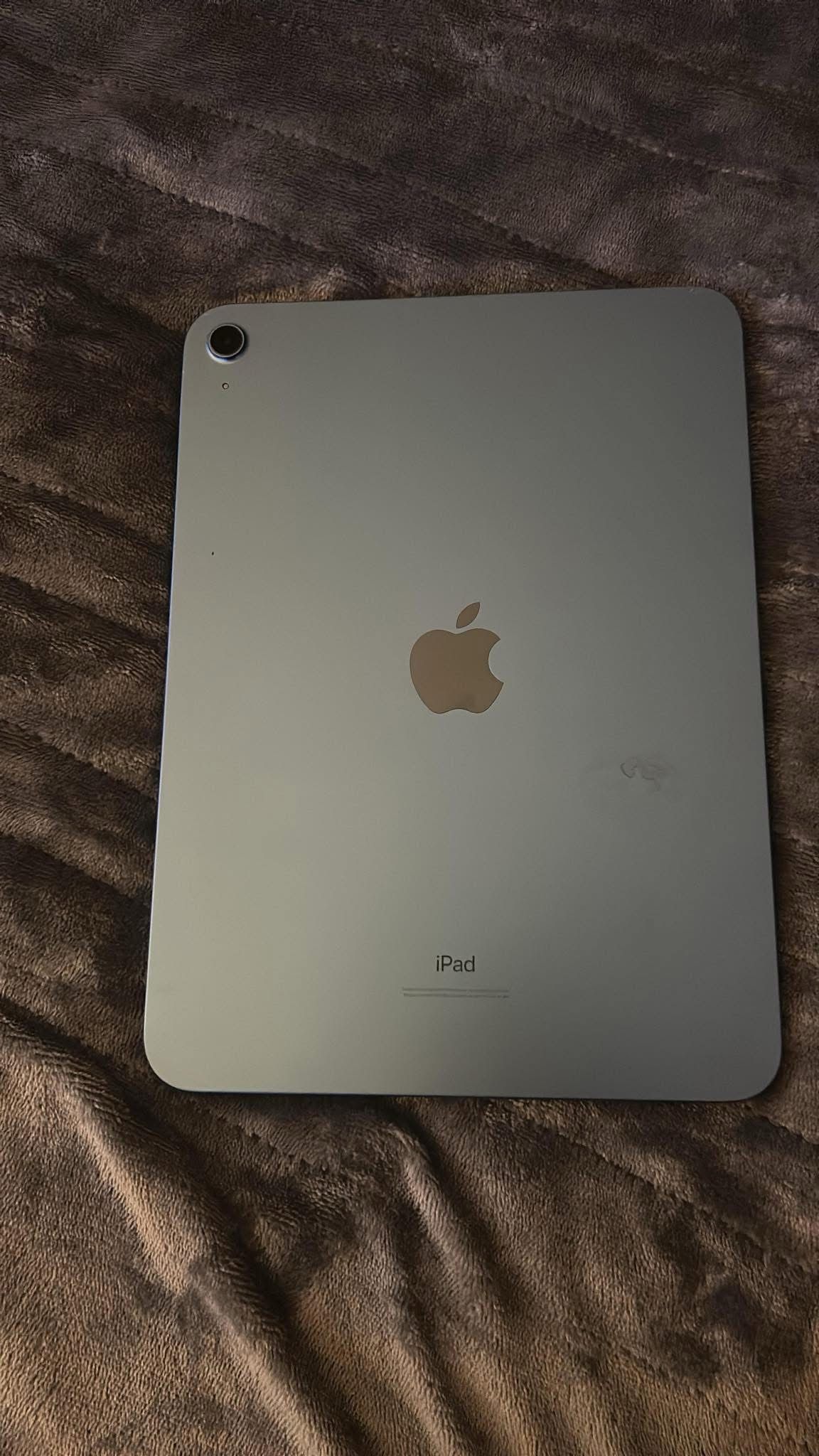 iPad 10th Generation Blue 256GB *Wanting To Trade For Size 9-10 Balenciaga Track Leds*