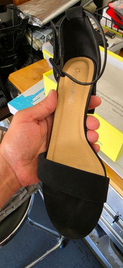 Young girls shoes size 7