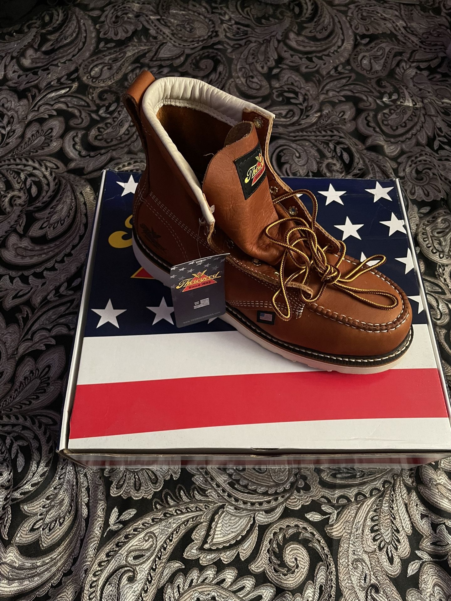 hot thorogood american heritage tobacco moc toe work boots for