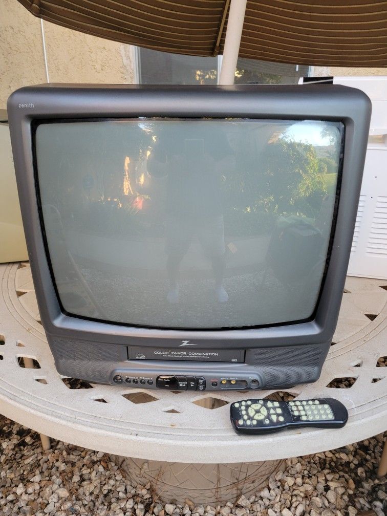 Zenith 19" TV VCR combo