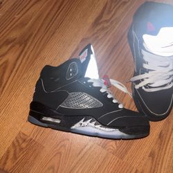Size: 6.5 Air Jordan 5 Retro Black Metallic Silver