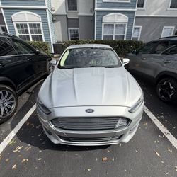 2015 Ford Fusion Se  4800$