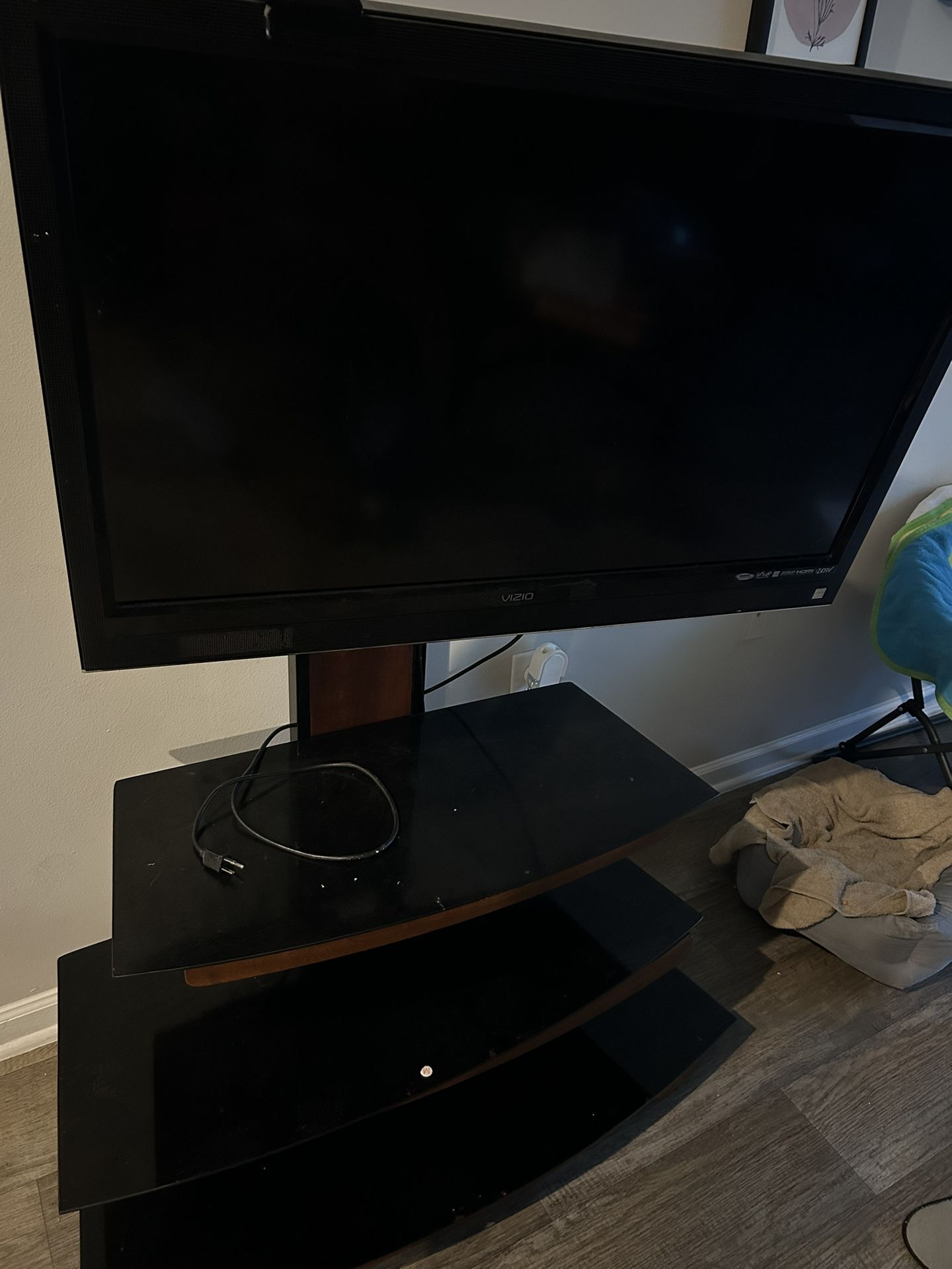 40 in Vizio TV With Stand