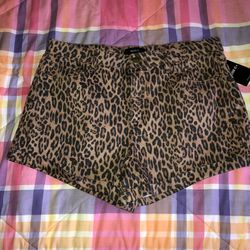 NWT Forever 21 Size 18 Cheetah Print Denim Shorts 