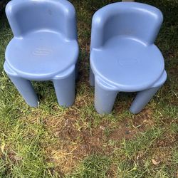 2 kids chairs