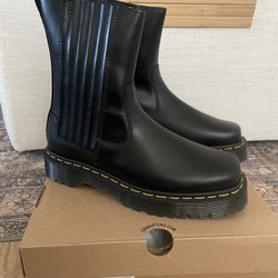 Dr. Martens Amaayah Lo