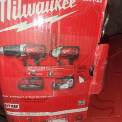 Milwaukee Set Of Drill