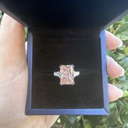 5.03 ct Fancy Intense Pink radiant lab diamond. 14k white gold 3 stone ring setting size 6.5