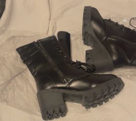 Nuevas botas 38 dlls size 7
