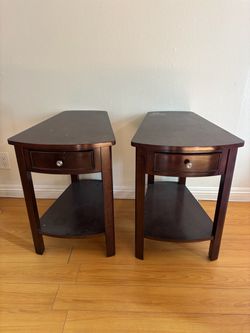 Set of 2 Dark Wood End Tables/Nightstands