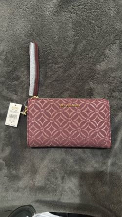 Brand New Michael Kors Wrislet Accordion Style Wallet! Jet Set Traveler Is The Style! New MK 2025 Item! 