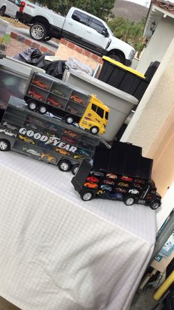 Collectible toy haulers with cars