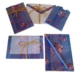 STATIONARY Gift Set Flowers and Hearts in Violet and Pink Shades NWOT