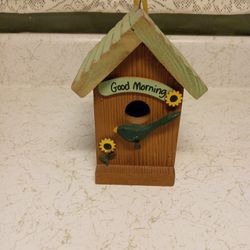 WOODEN BIRD HOUSE GREAT CONDITION