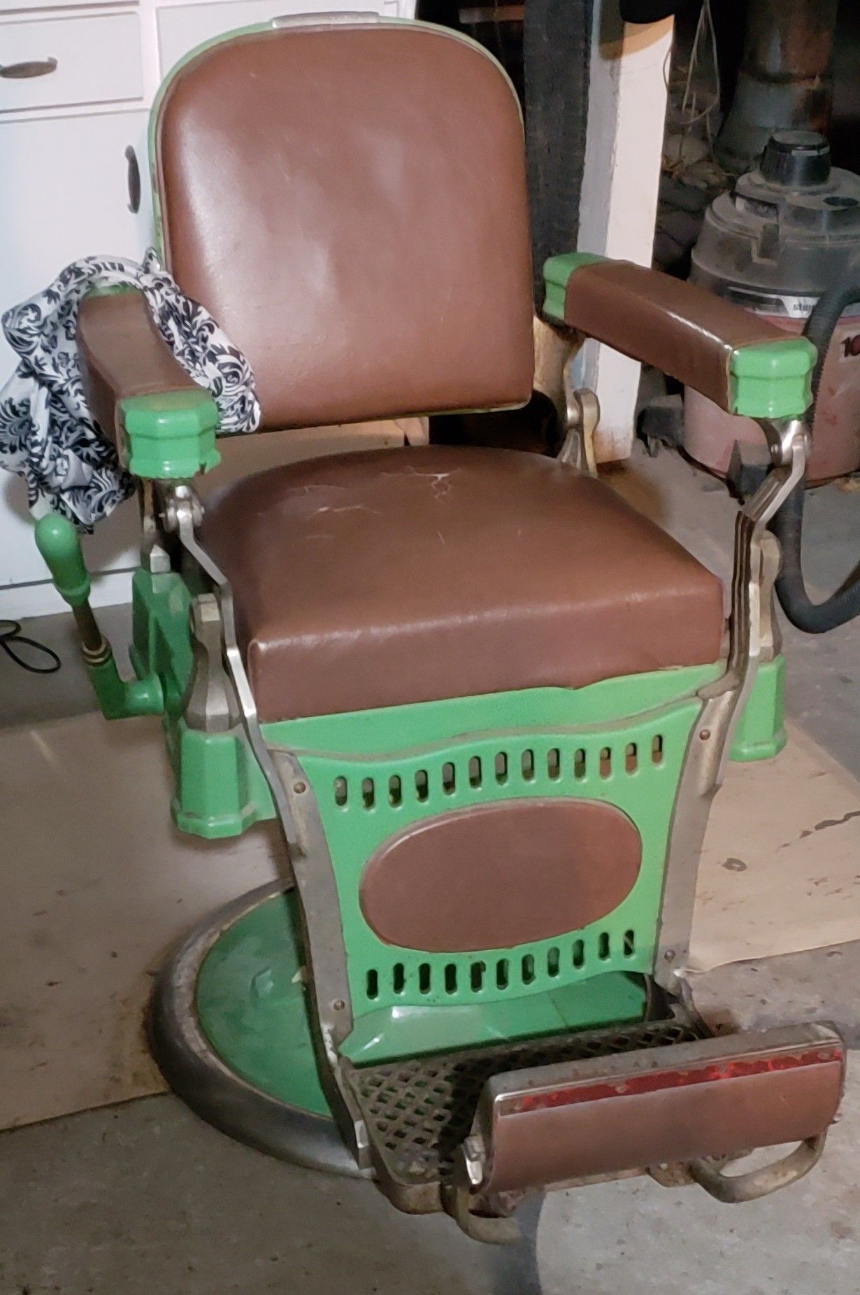 Vintage Antiques old Barber chair/ reliance shop