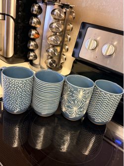 4 coffee mugs