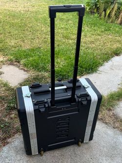 Gator GRR-4PL-US Powered Rolling Rack Case