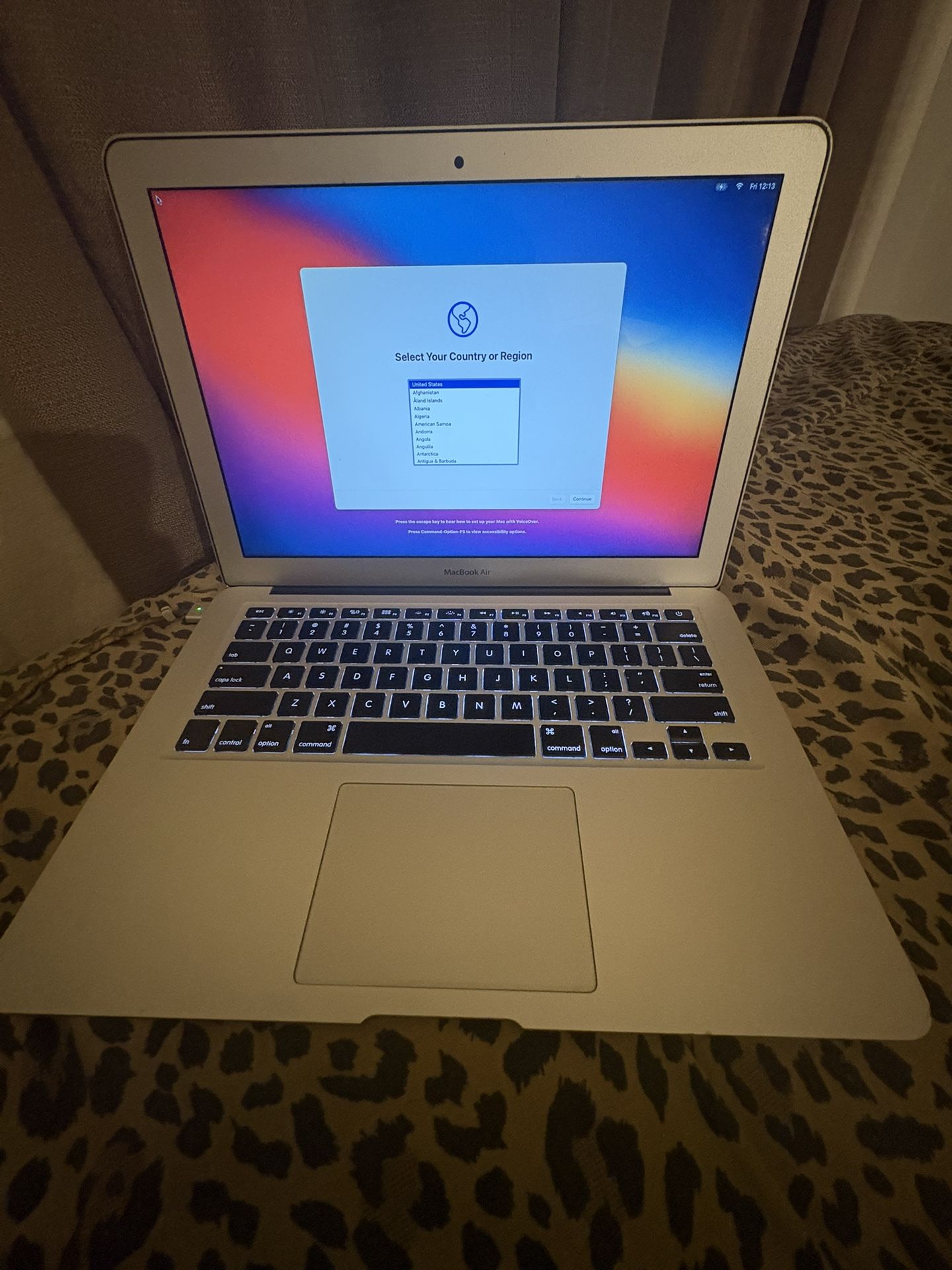 MacBook Air 13” (2014) – i7 / 8GB / 250GB SSD – Freshly Reset & Ready to Go!