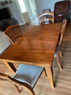 Kitchen/dining Table And Chairs (up To 6) 