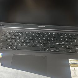 NEW LAPTOP ASUS VIVOBOOK K3704V i9-1300H 1TB SSD 8GB DDR4 WINDOWS 11 17.3" screen
