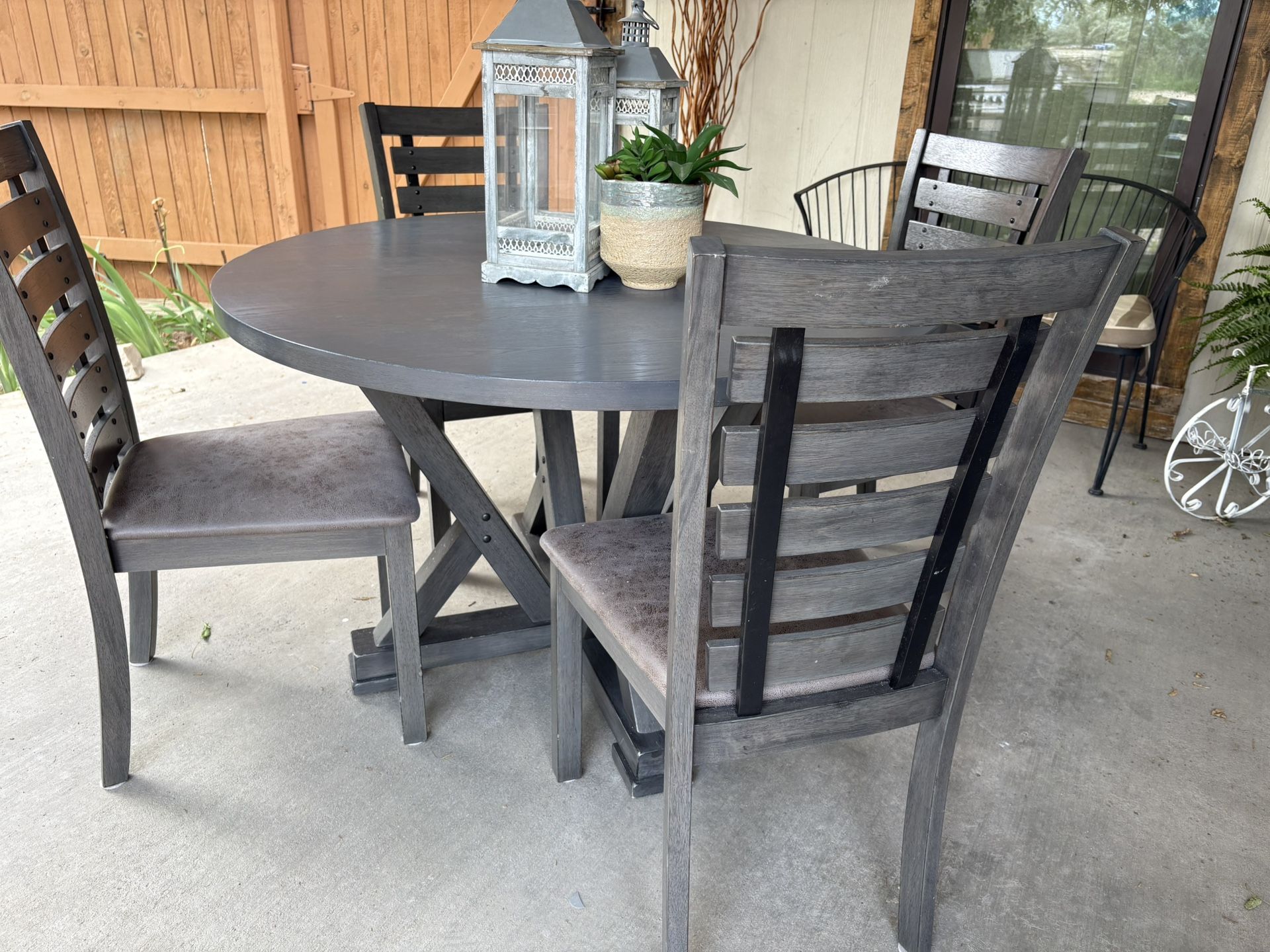 Kitchen Table 4 Chairs