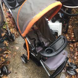 Nice lightweight travel stroller fold up only $30