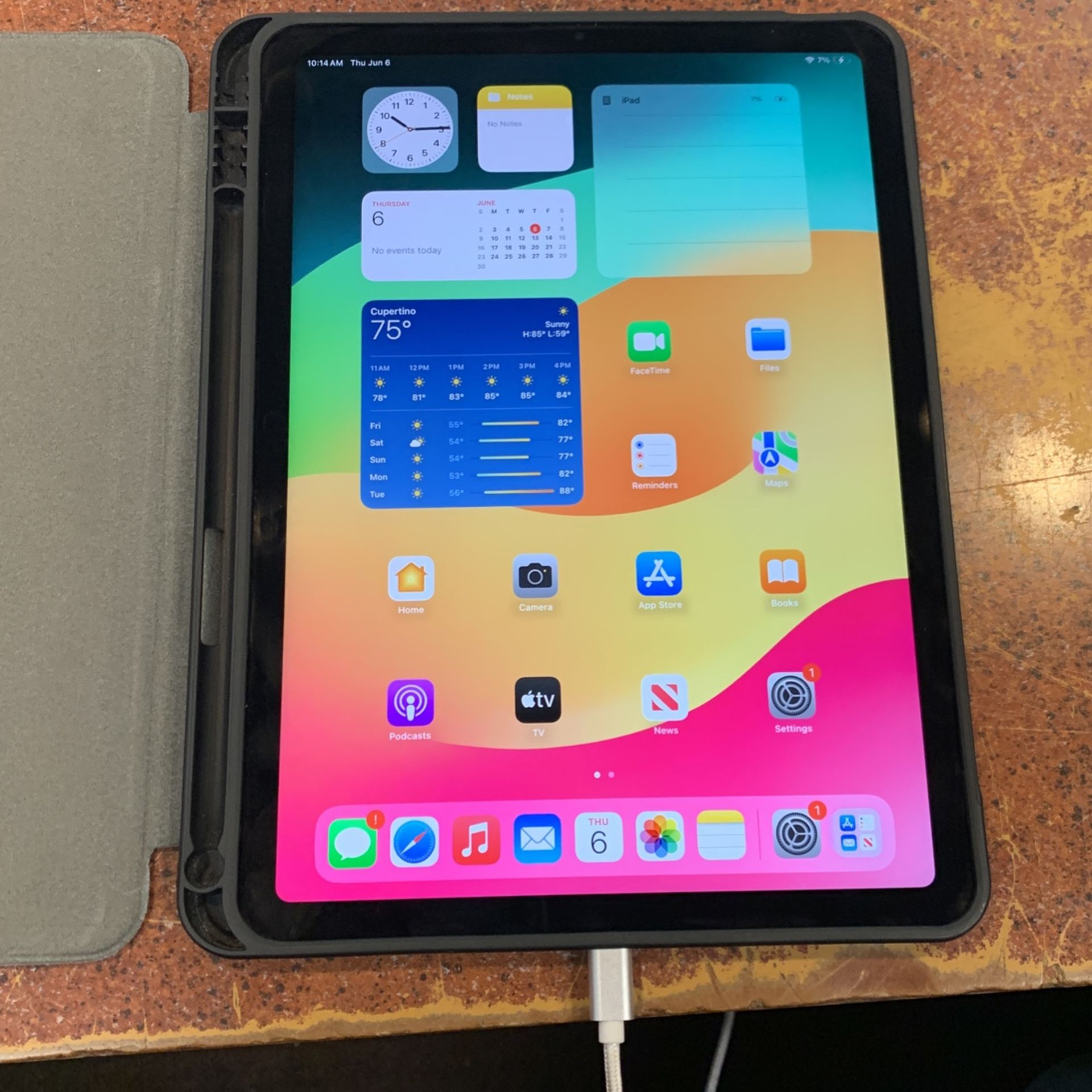 Apple IPad Air 5th Gen 64 GB WIFI ONLY