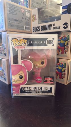 Chandler Bing target con exclusive